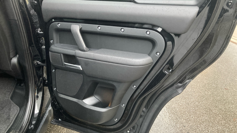 Land Rover Defender 3.0 D250 X-Dynamic HSE 110 5dr Auto Diesel Estate